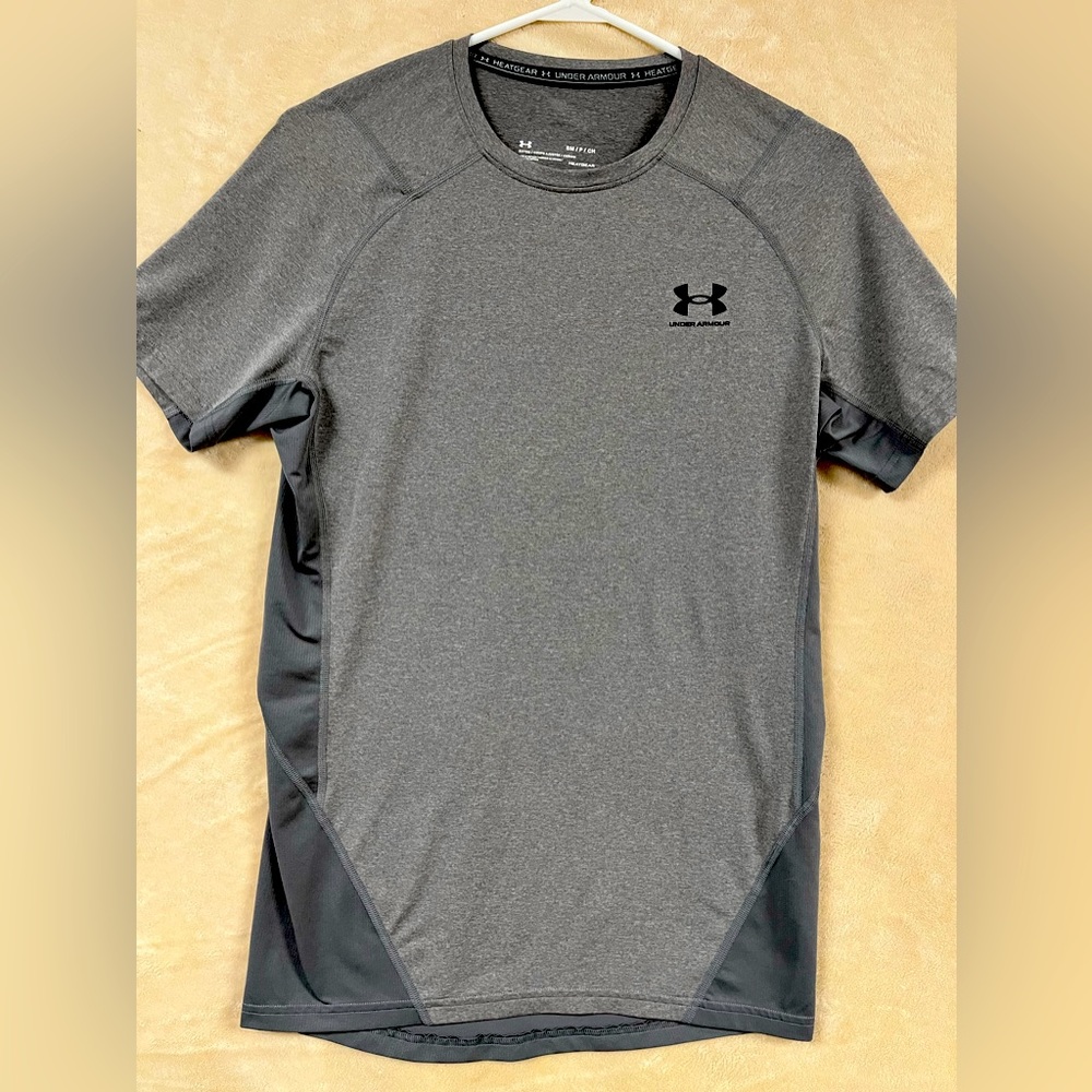 NWOT Under Armour Heat Gear Fitted Gray SM Shirt